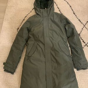 Aritzia Tna Summit Medium Parka